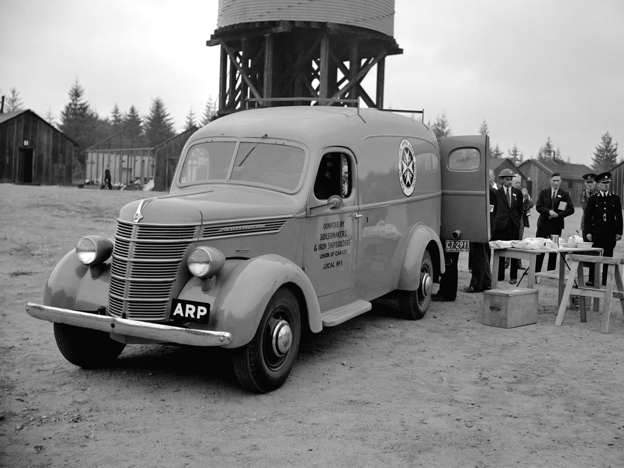 1942, International, D 2, Ambulance, Emergency, Firetruck, Retro Wallpaper