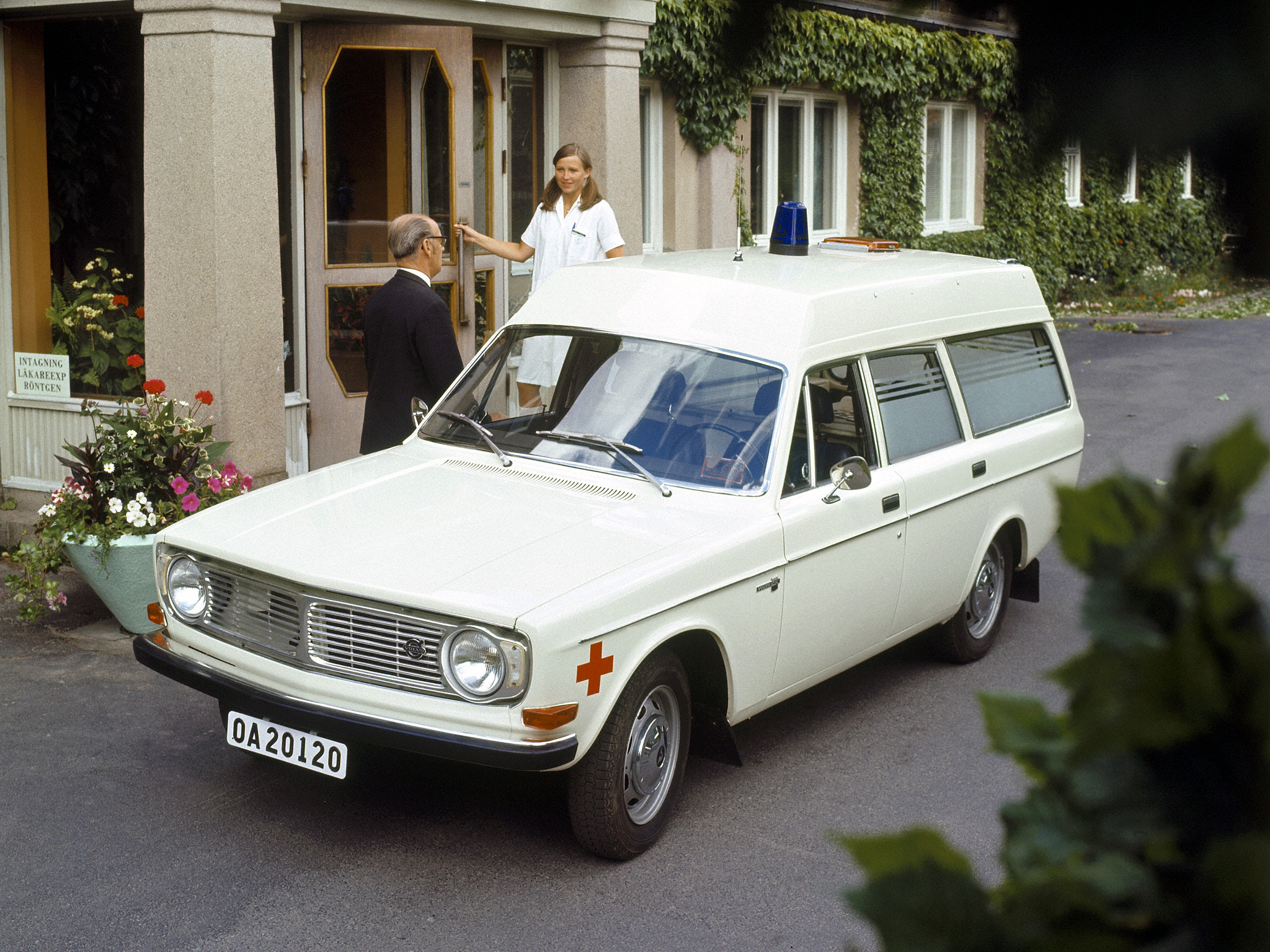 1972, Volvo, 145, Express, Ambulance, Emergency, Stationwagon Wallpaper