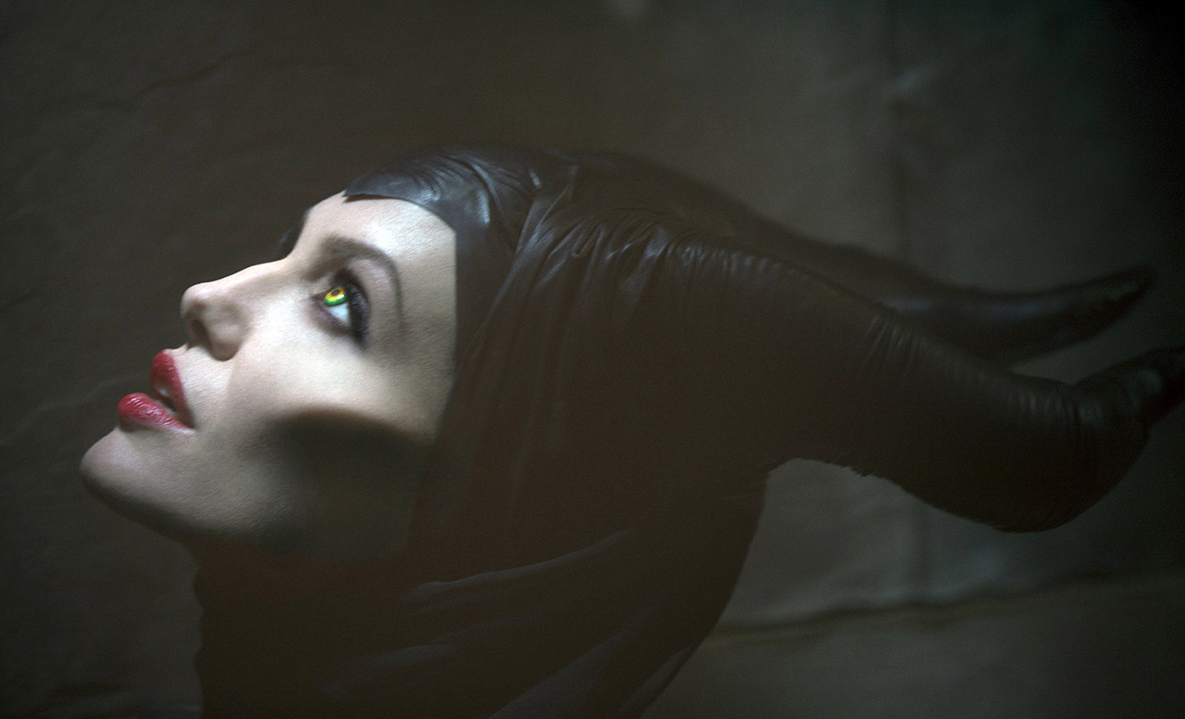 maleficent, Movie, Disney, Sleeping, Beauty, Fantasy, Angelina, Jolie Wallpaper