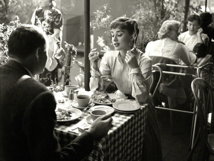 audrey, Hepburn, Brunette, Restaurant, Cigarette, Smoking, Bw HD Wallpaper Desktop Background