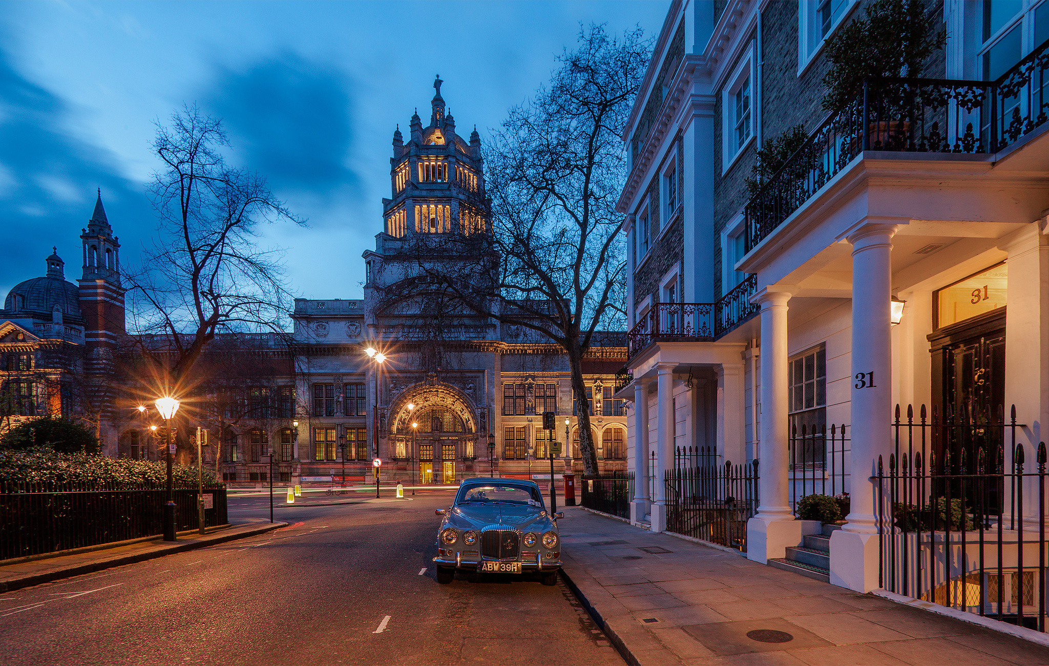 south, Kensington, Victoria, And, Albert, Museum, London, England Wallpaper
