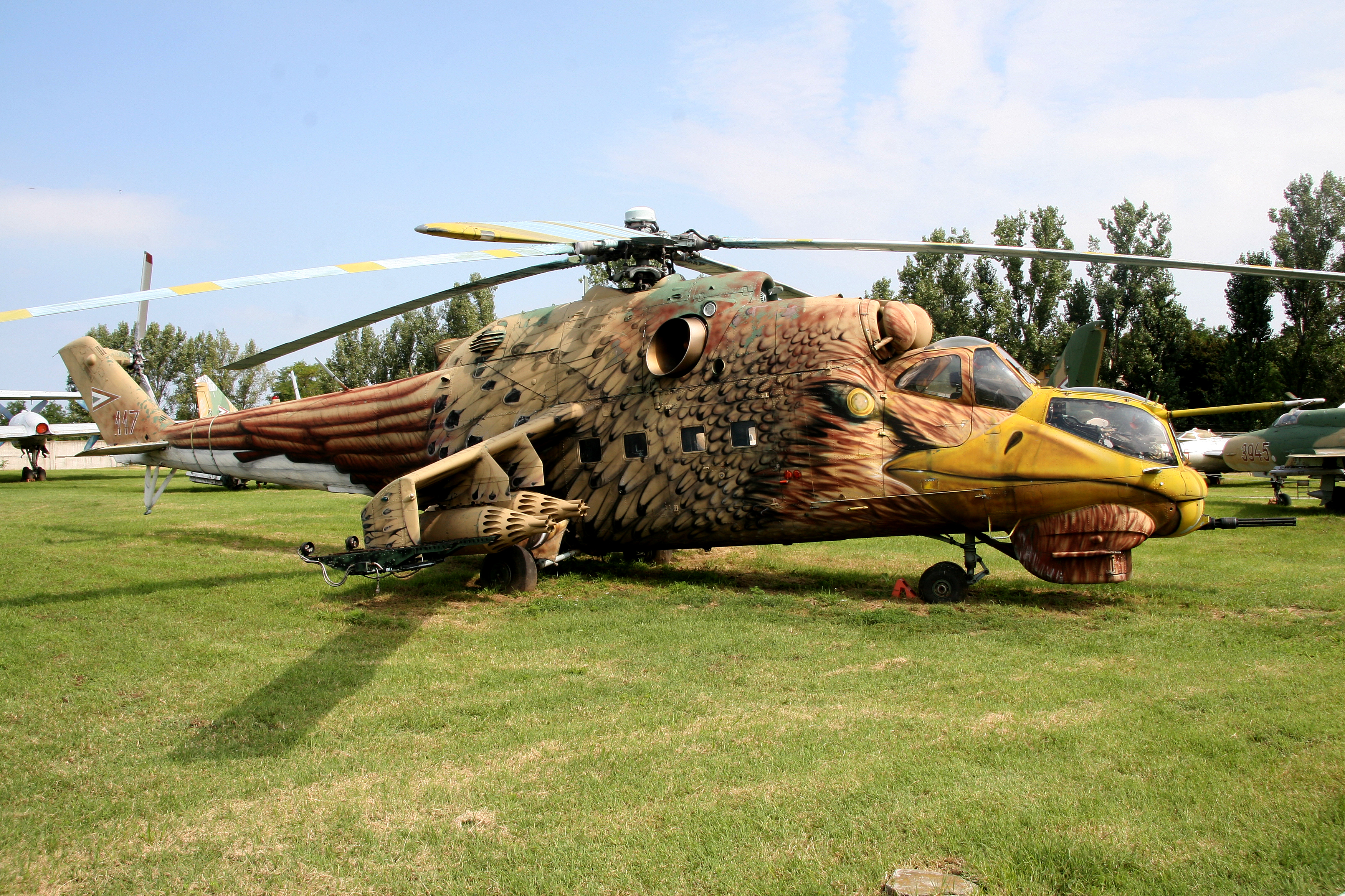 Фотографиями 24. Вертолёт крокодил ми-24. Вертолет mil mi 24 hind. Ми 24 ЮАР. Ми24 крокодил раскрашенный.