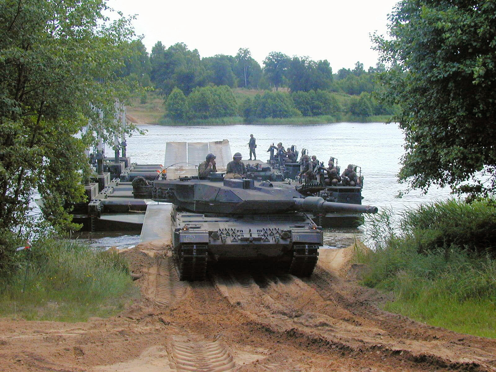 leopard, 2, Tank, Weapon, Military, Tanks, Leopard 2, Soldier Wallpaper