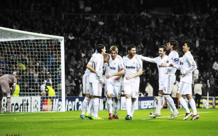 soccer, Real, Madrid, Sergio, Ramos, Karim, Benzema, Xabi, Alonso, Gonzalo, Higuain, Mesut, Ozil HD Wallpaper Desktop Background