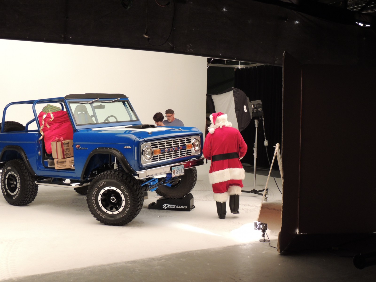 ford, Bronco, 4x4, Suv, Santa, Christmas Wallpaper