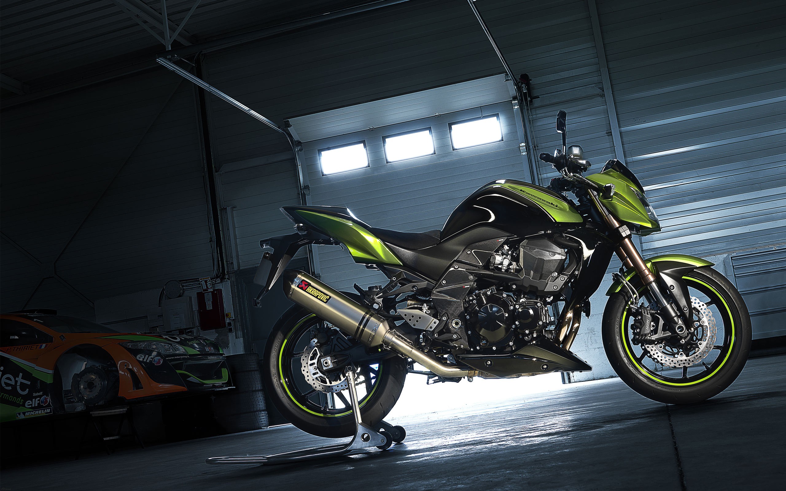 motorbikes, Garages Wallpaper