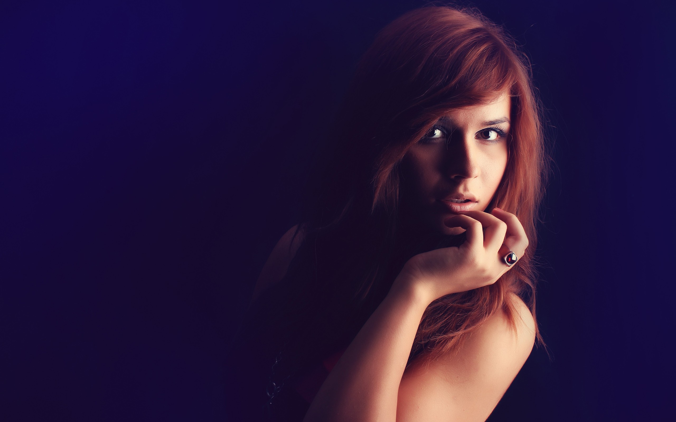 women, Redheads, Rings, Blurred, Finger, In, Mouth, Blue, Background Wallpaper