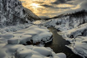 river, Into, The, Snow