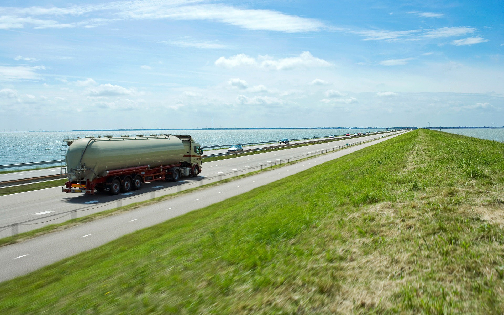 trucks, Tankers, Vehicles Wallpaper