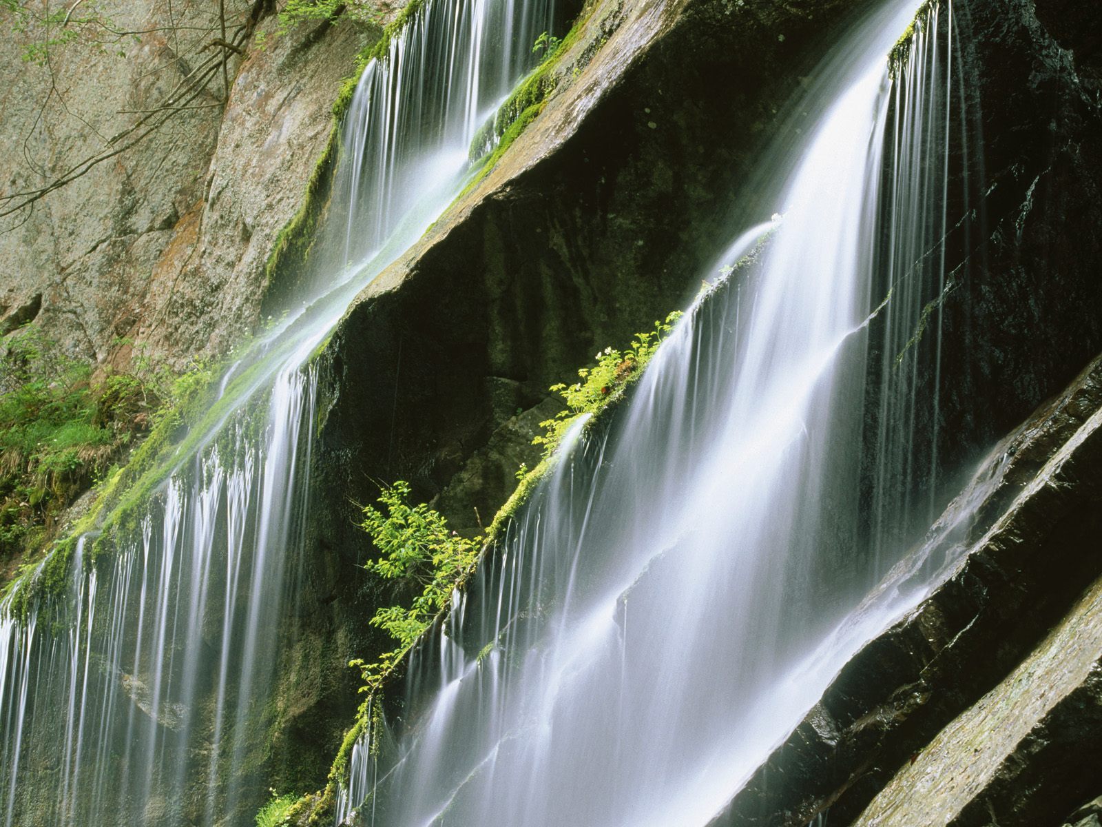 waterfalls Wallpaper