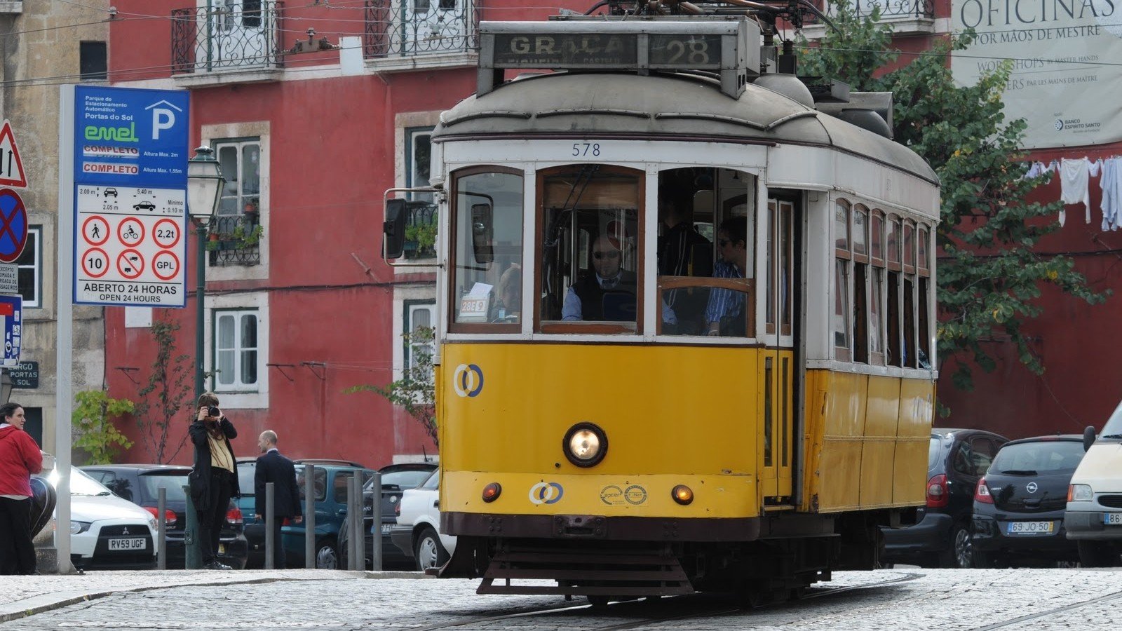 portugal, Tram, Lisbon Wallpaper