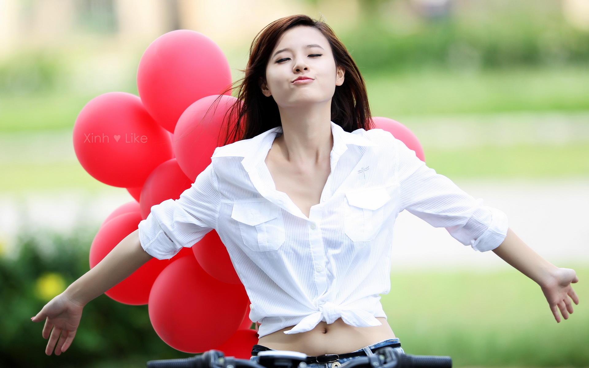 Balloon Mood Emotion Bokeh Asian Oriental Style Models Brunette