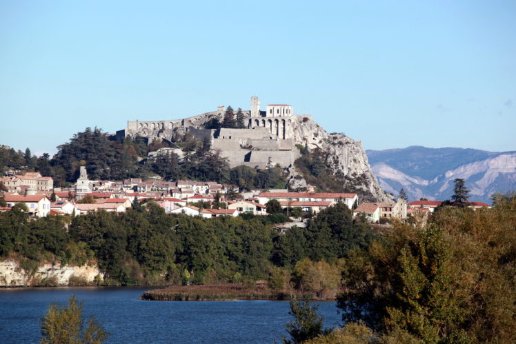 france, Sisteron, Castle, Town, Buildings, Mountains, Hills, Lakes, Trees HD Wallpaper Desktop Background