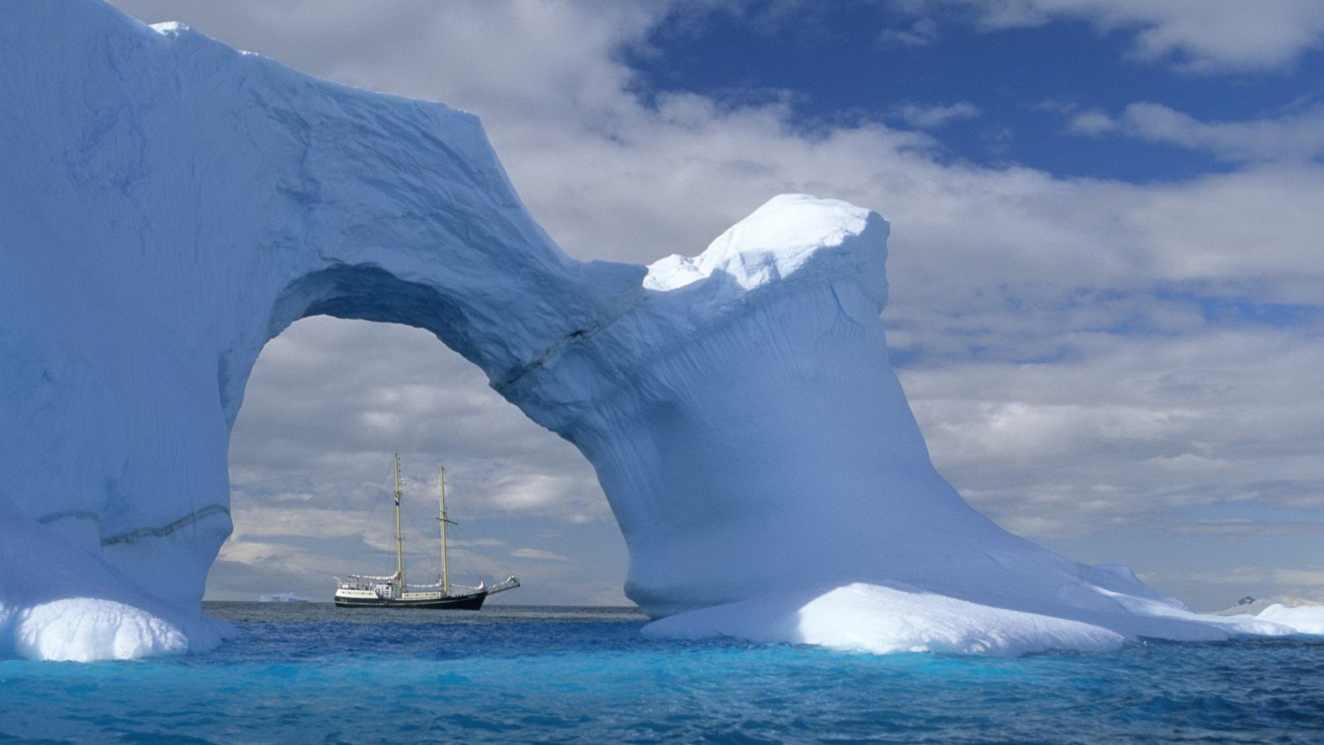 icebergs, Sailing Wallpaper