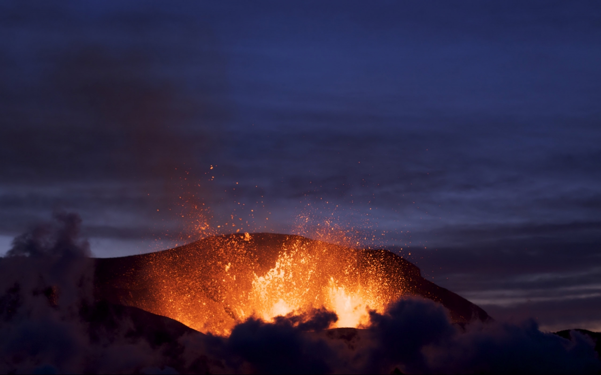 volcano, Lava, Mountain, Fire Wallpaper