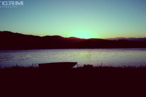 water, Sunset, Blue, Mountains, Black, Yellow, Orange, Boats, Lakes, Sillhouette, Colors