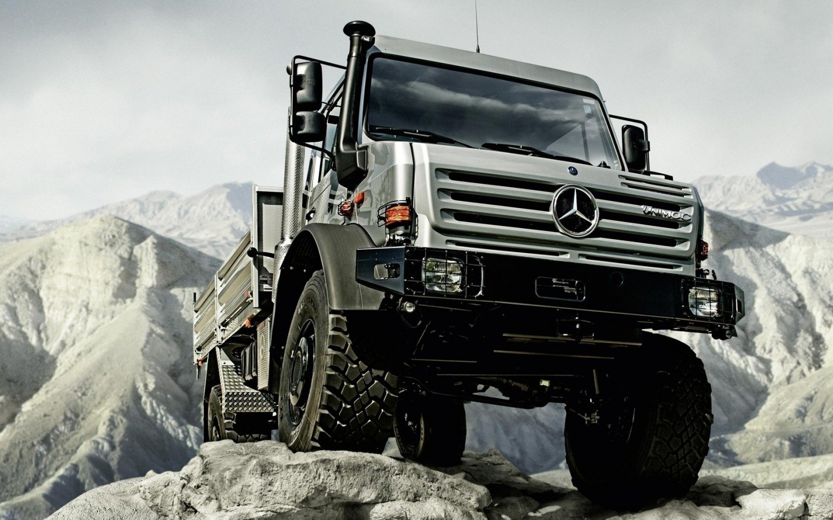 mercedes unimog u5000 1680 1050 6184 Wallpaper