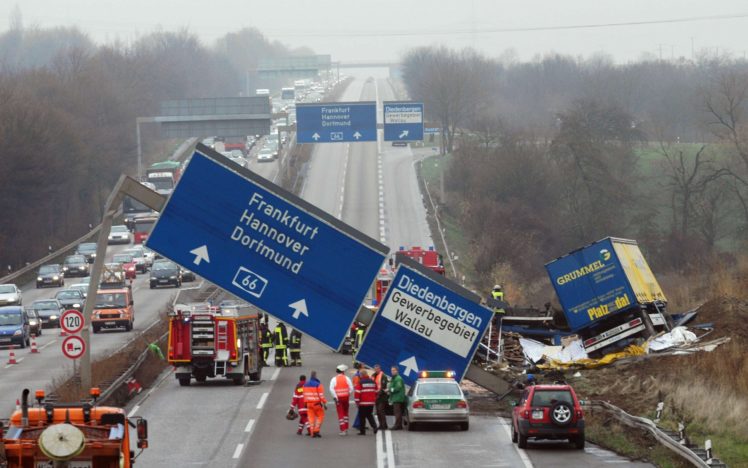 accident, Germany, Frankfurt, Cars, Trucks, Roads HD Wallpaper Desktop Background