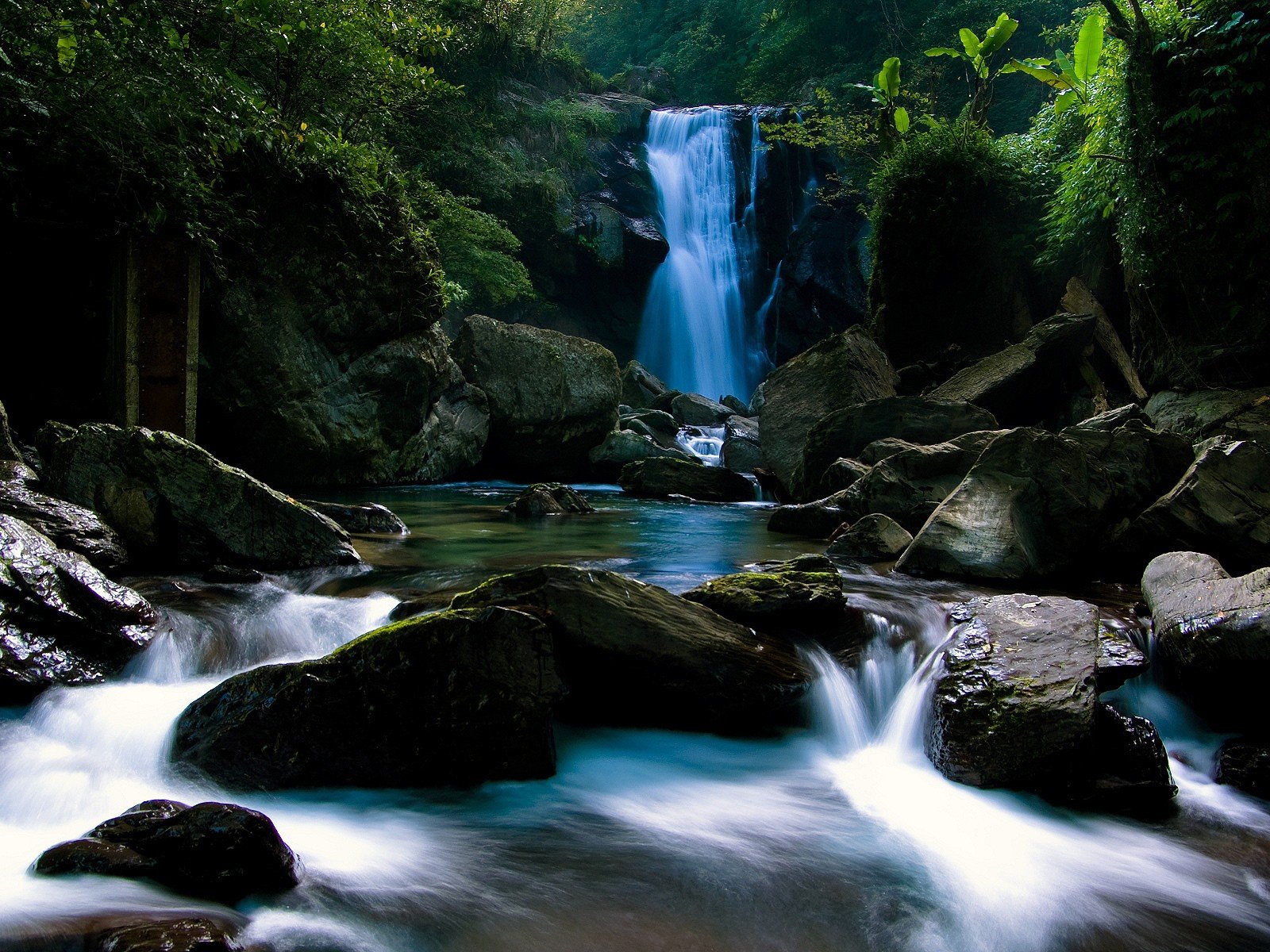 waterfalls Wallpaper