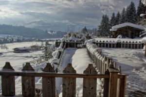 buildings, Resort, Vacation, Travel, Town, House, Cottage, Fence, Nature, Landscapes, Snow, Sky, Clouds, Hills, Mountains