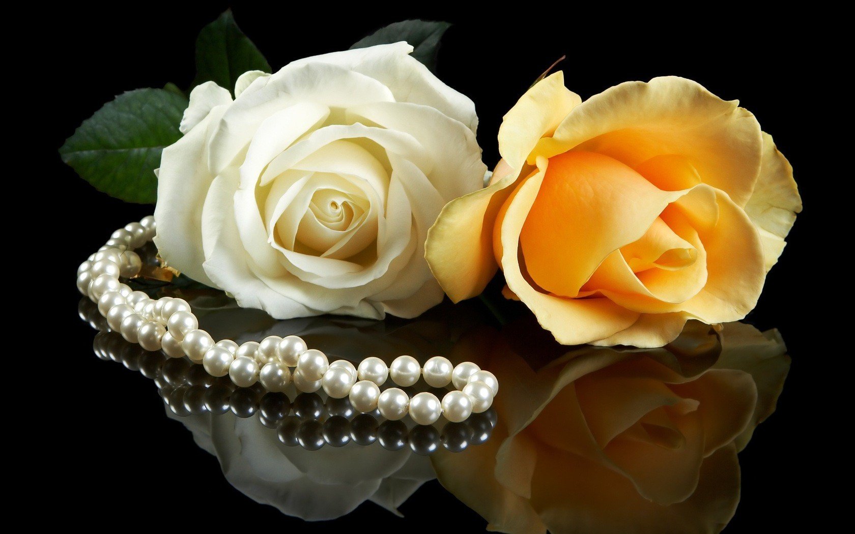 pearls, Necklaces, Roses Wallpaper