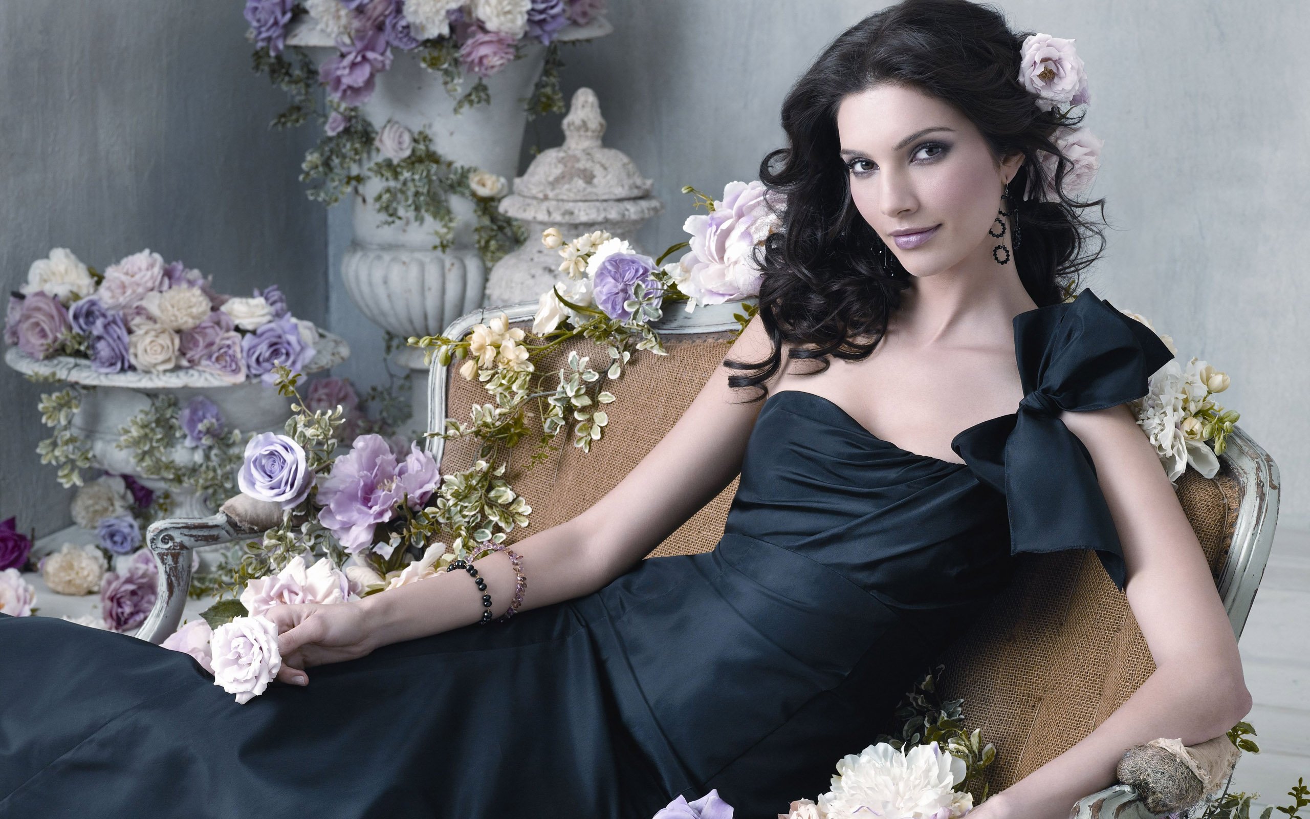 brunettes, Women, Dress, Flowers, Models, Teresa, Moore, Roses Wallpaper