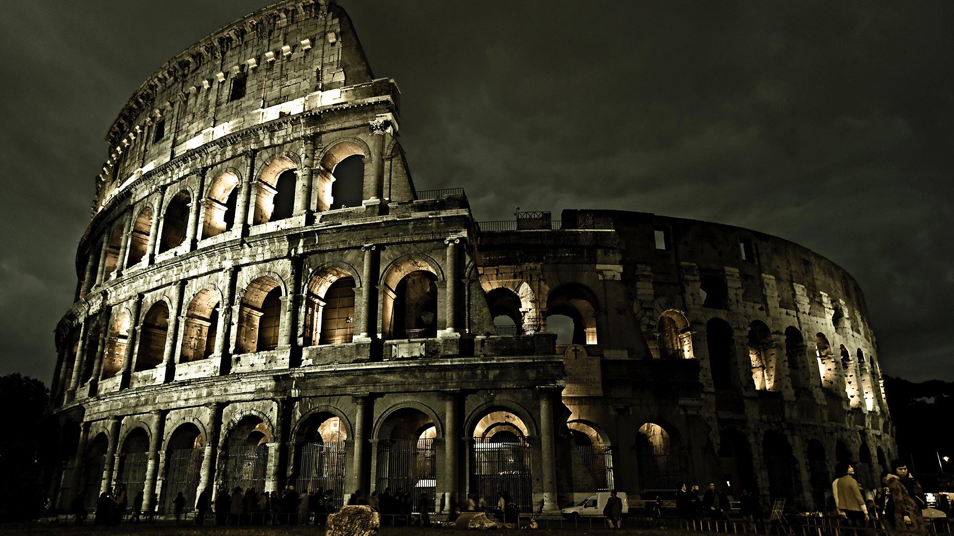 night, Colosseum Wallpaper