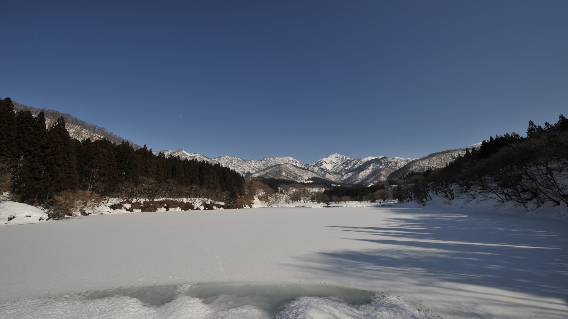 mountains, Winter, Snow, Forests Wallpaper