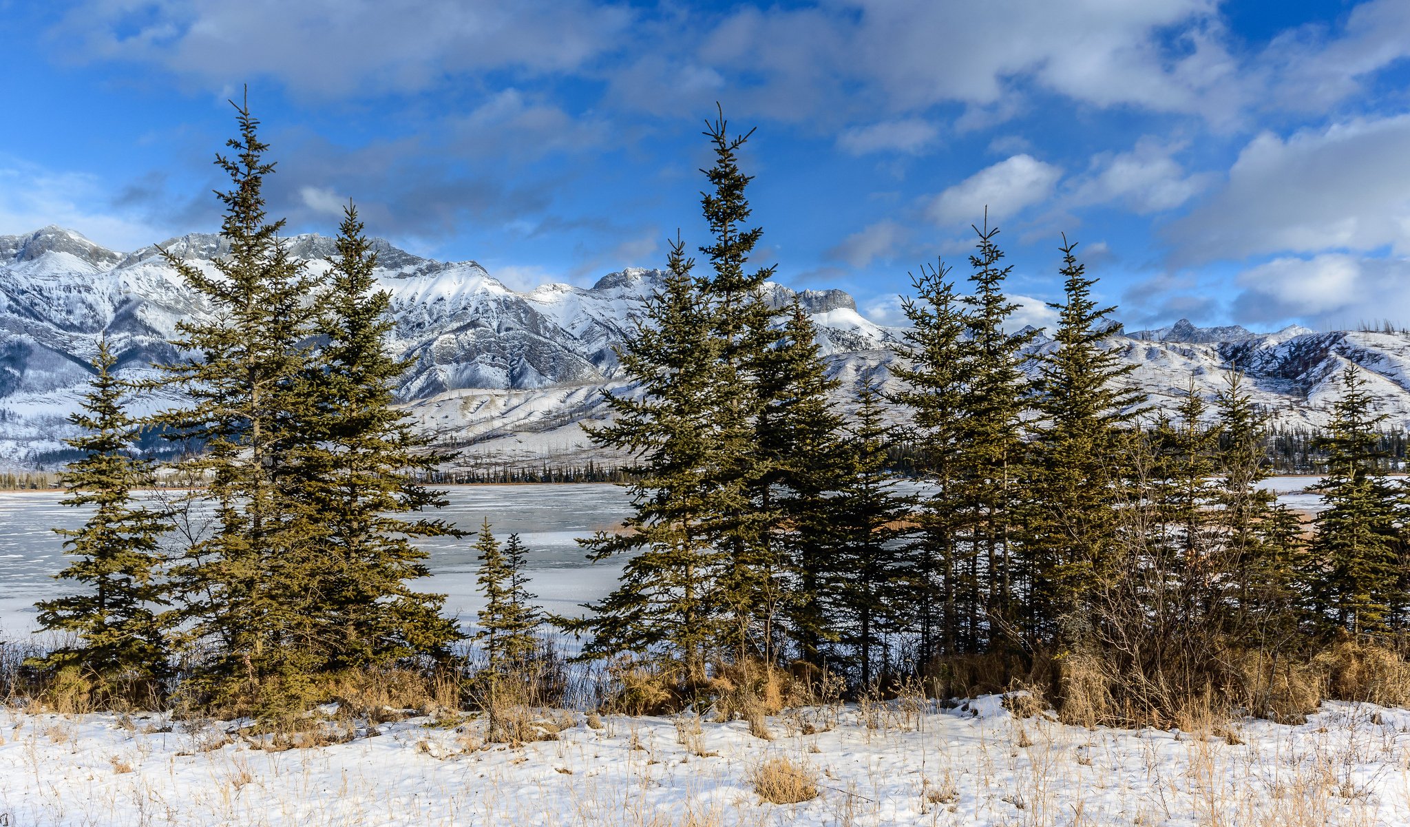 canada, Alberta, Jasper, Winter, Snow, Lake, River, Mountains Wallpaper