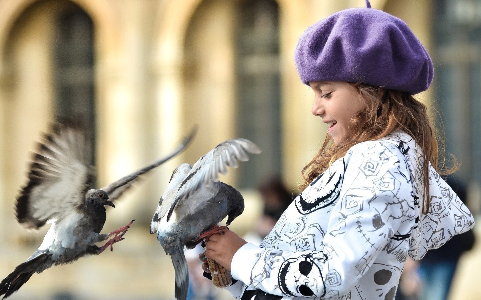 mood, Children, Girl, Bird, Birds, Pigeon, Pigeons, Hat, Smile, Blur, Walk Wallpaper