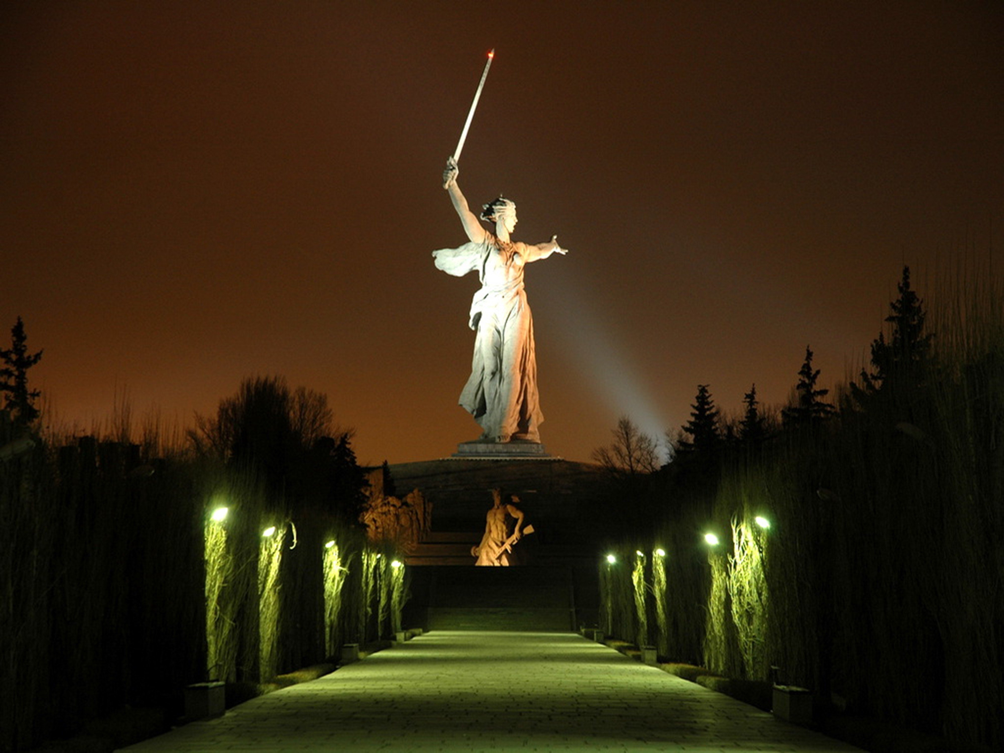 Мемориал комплекс Мамаев Курган ночью