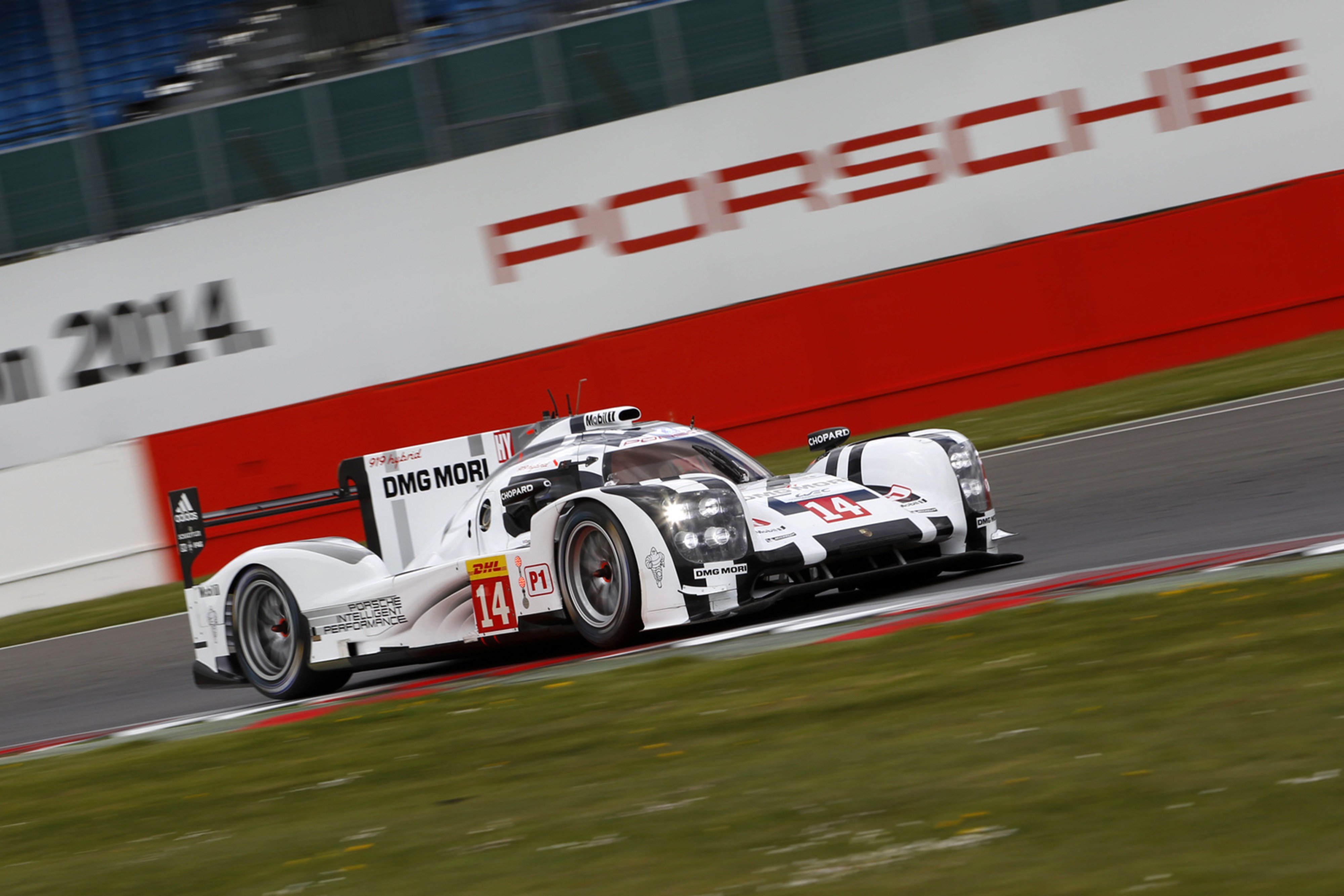 Cars hour. Порше 919 скорость. Porsche 919 Hybrid 2014 Season start. Porsche Silverstone 6 hour.