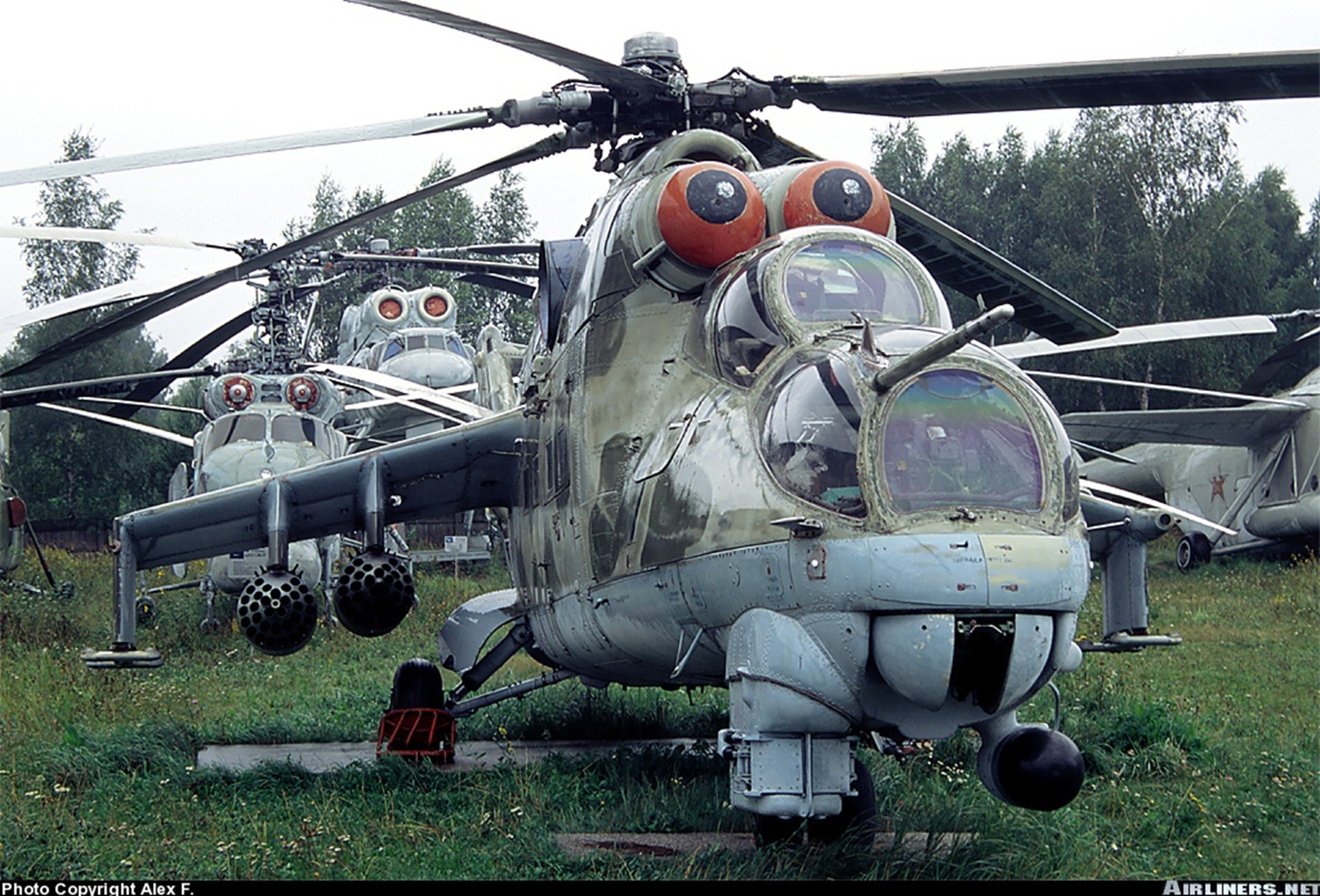 helicopter, Aircraft, Military, Army, Attack, Rusia, Red, Star, Russian, Mil mi Wallpaper