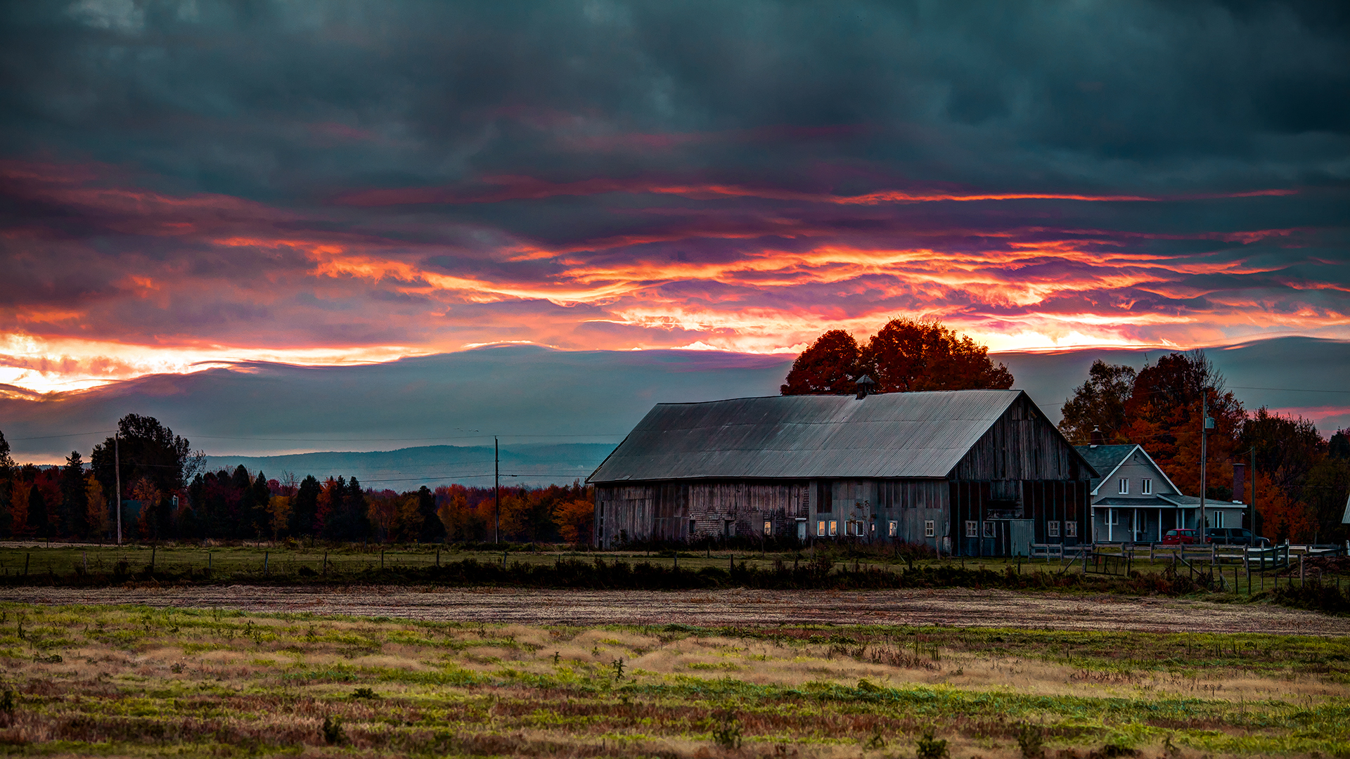 nature, Landscapes, Houses, Barn, Farm, Rustic, Fields, Trees, Autumn, Fall, Sunset, Sunrise, Sky, Clouds Wallpaper
