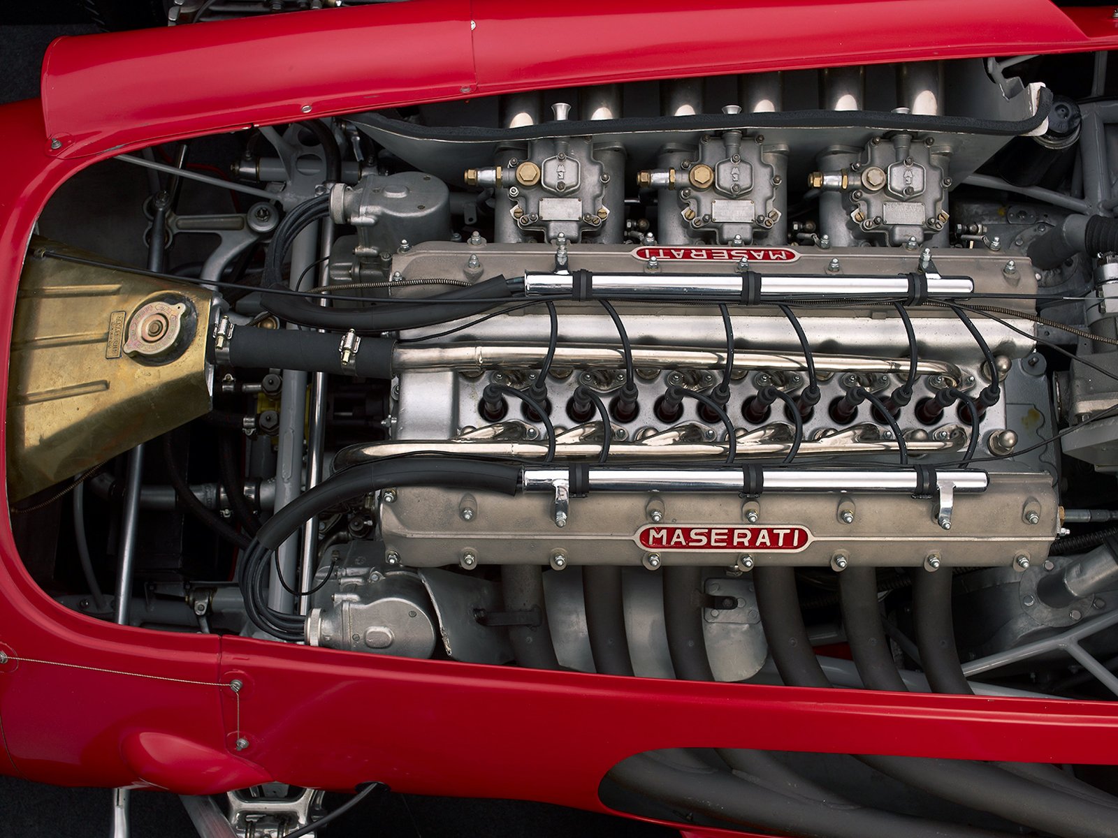 Двигатель мазерати. Maserati 250f. Maserati 250f 6 cylinder 1954. Мазерати f136 r мотор. Мазерати двигатель Феррари.