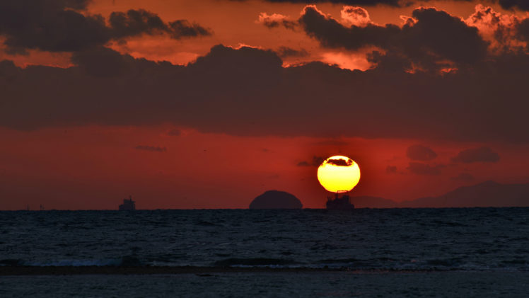 sunrise, Sunset, Ocean, Sea, Waves, Watercrafts, Boats, Ships, Sky, Clouds HD Wallpaper Desktop Background