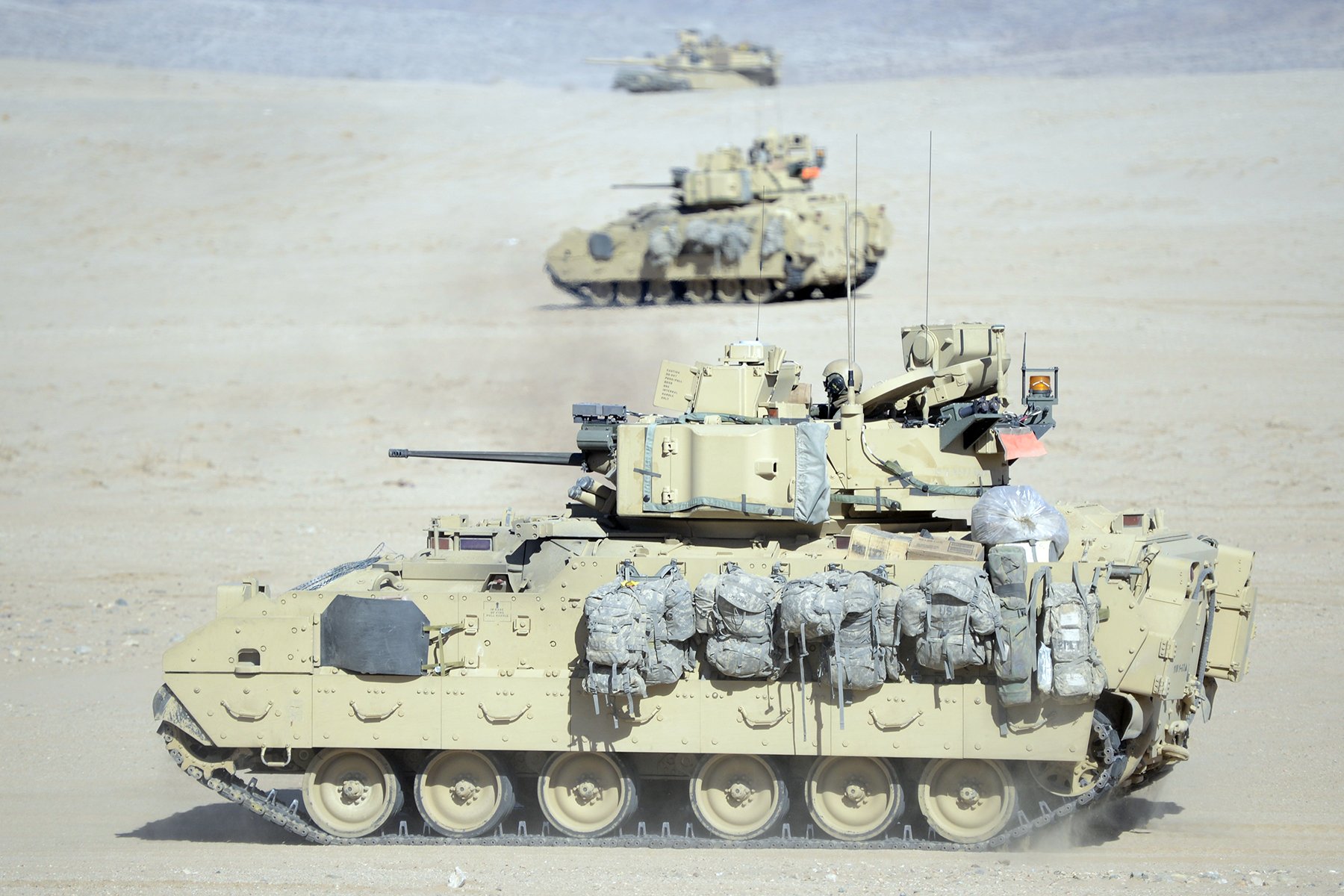 bradley, Fighting, Vehicle,  bfv , Apc, Tank, Tanks, Transport, Weapon, Military,  3 Wallpaper