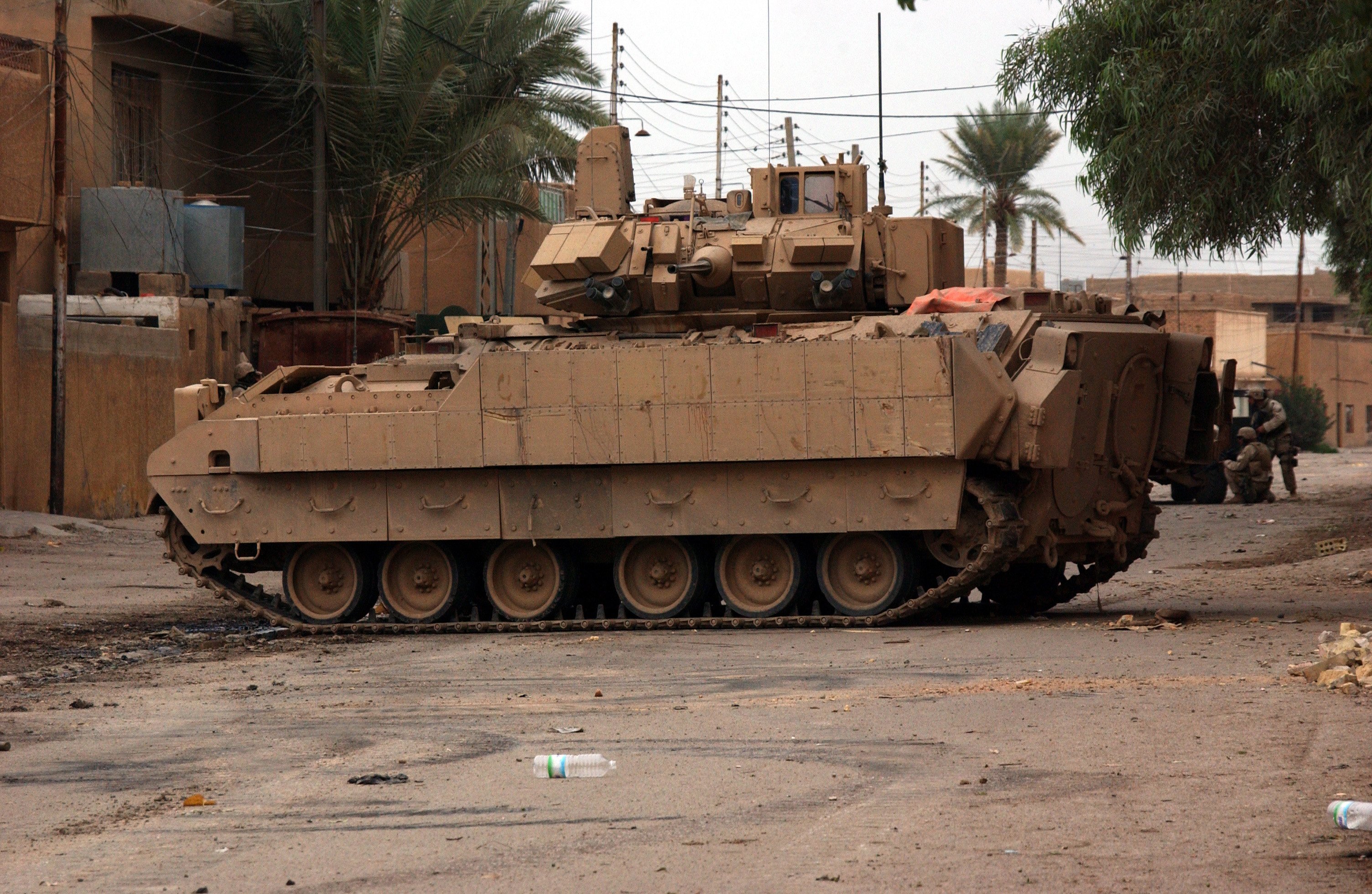 bradley, Fighting, Vehicle,  bfv , Apc, Tank, Tanks, Transport, Weapon, Military,  4 Wallpaper