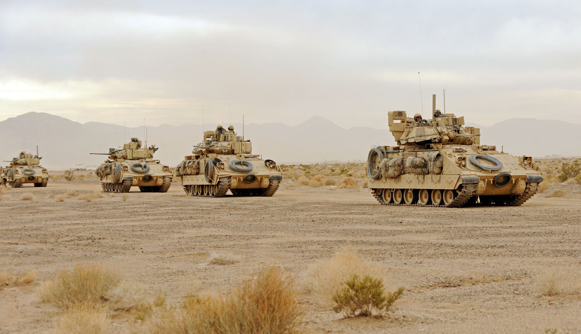 bradley, Fighting, Vehicle,  bfv , Apc, Tank, Tanks, Transport, Weapon, Military,  12 Wallpaper