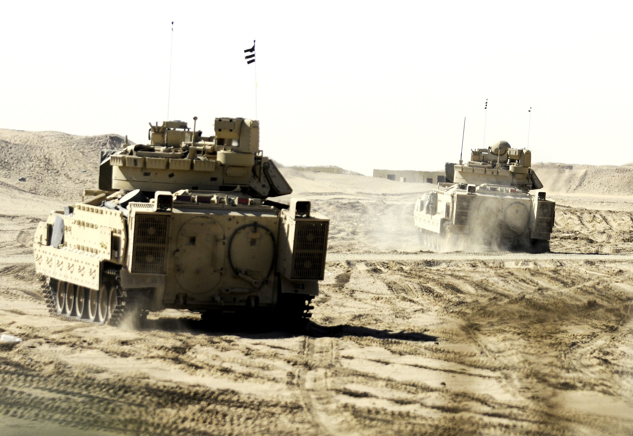 bradley, Fighting, Vehicle,  bfv , Apc, Tank, Tanks, Transport, Weapon, Military,  13 Wallpaper
