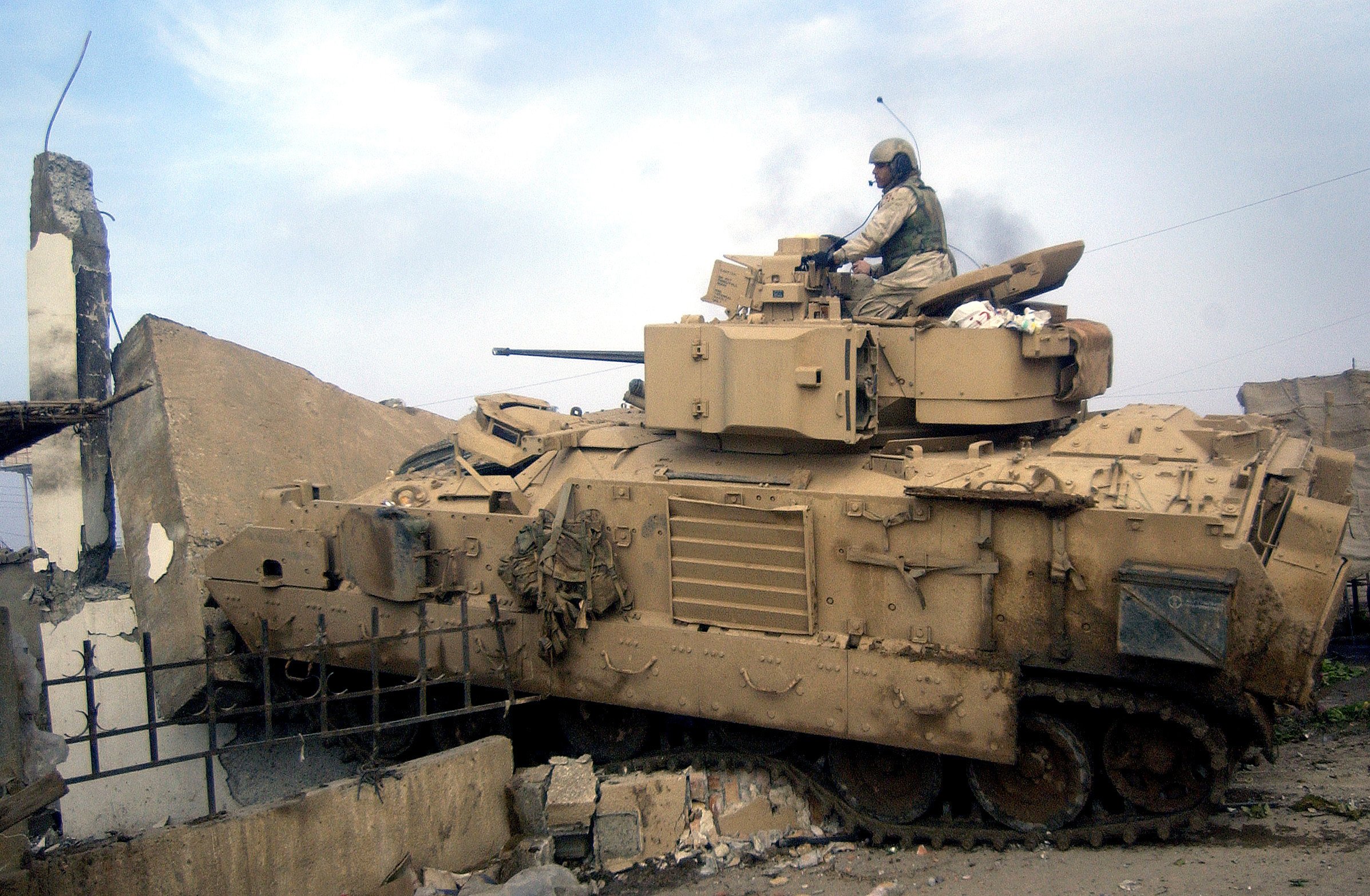 bradley, Fighting, Vehicle,  bfv , Apc, Tank, Tanks, Transport, Weapon, Military,  22 Wallpaper