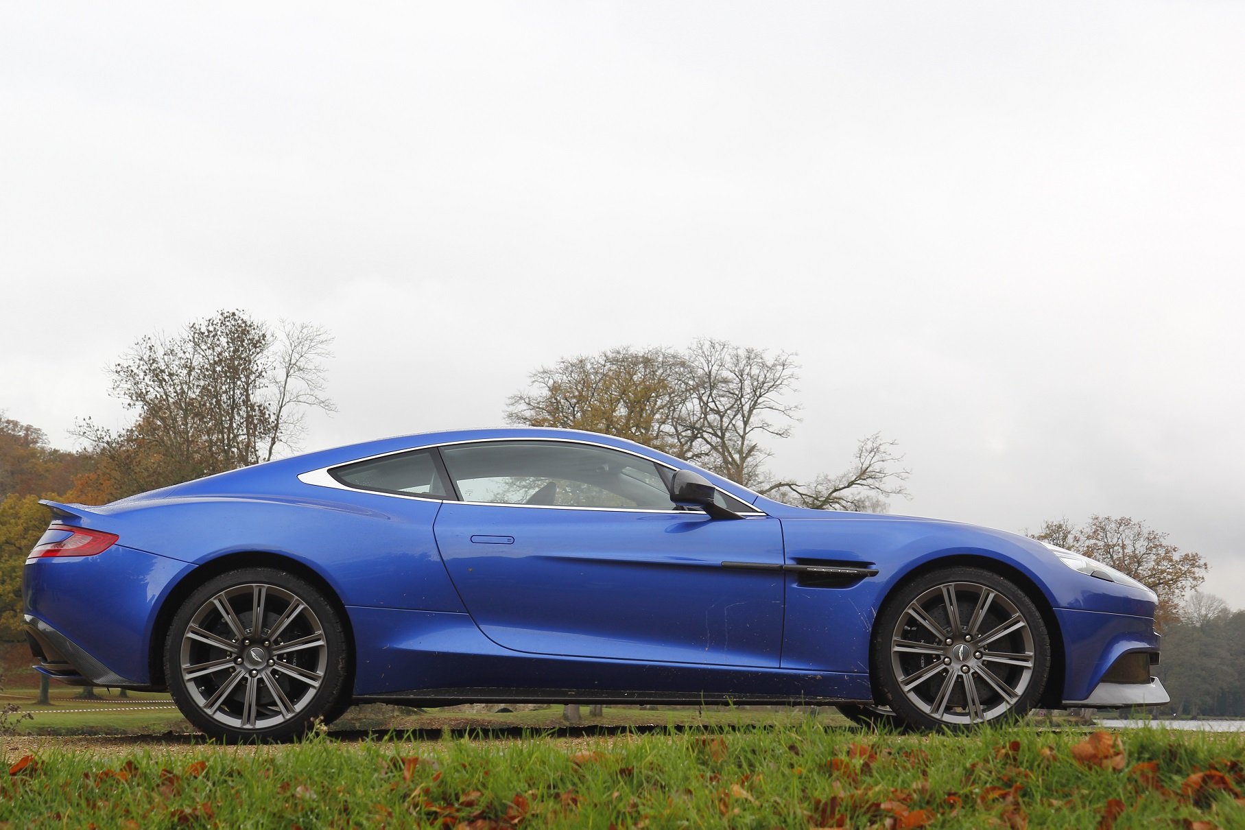 aston martin vanquish 2013 Wallpaper