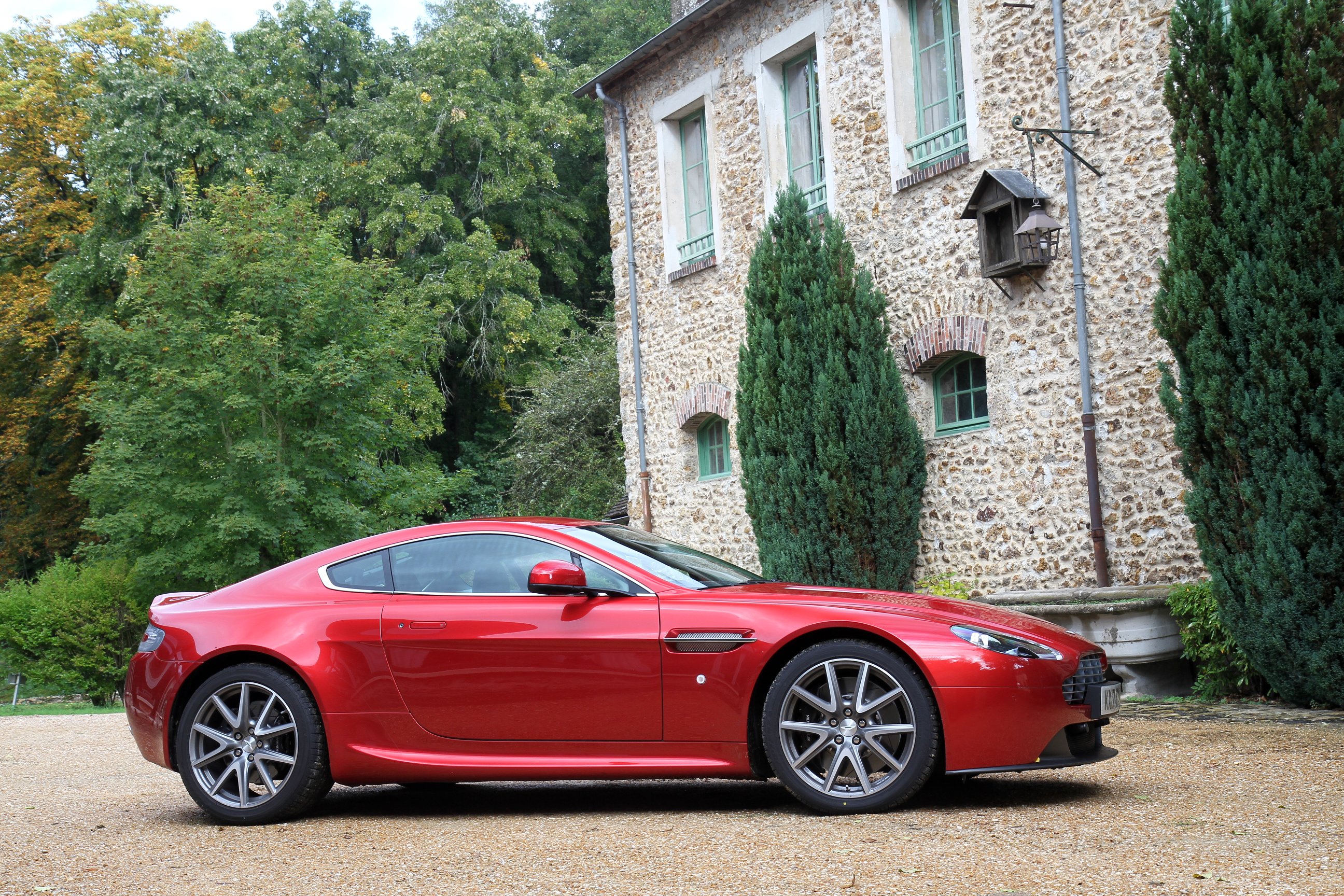 aston martin v8 vantage 2013 Wallpaper