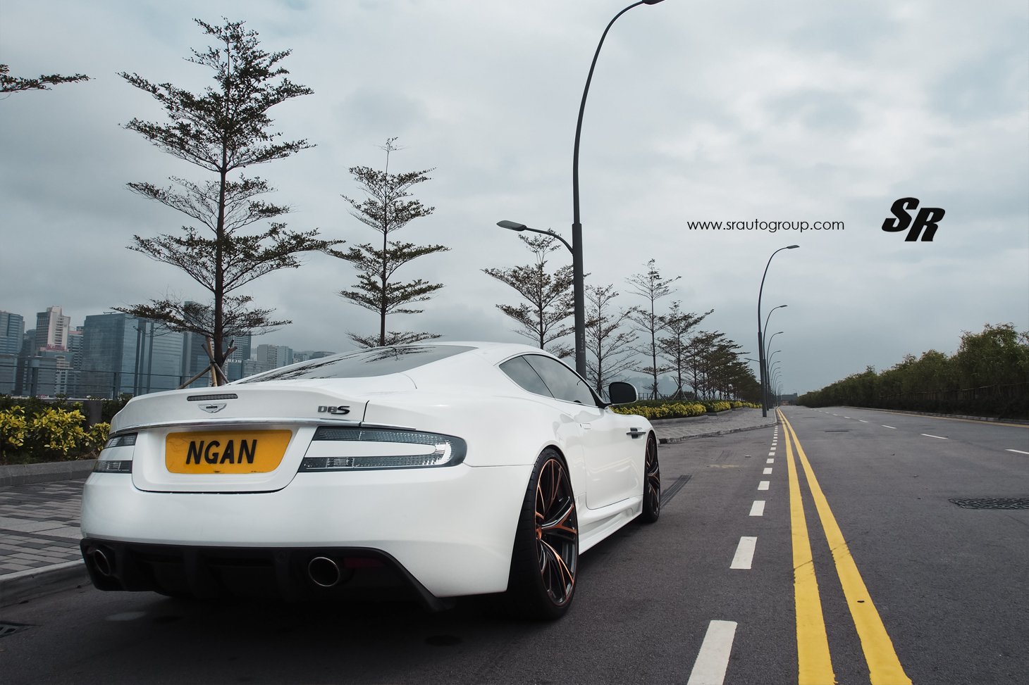 aston martin dbs Wallpaper