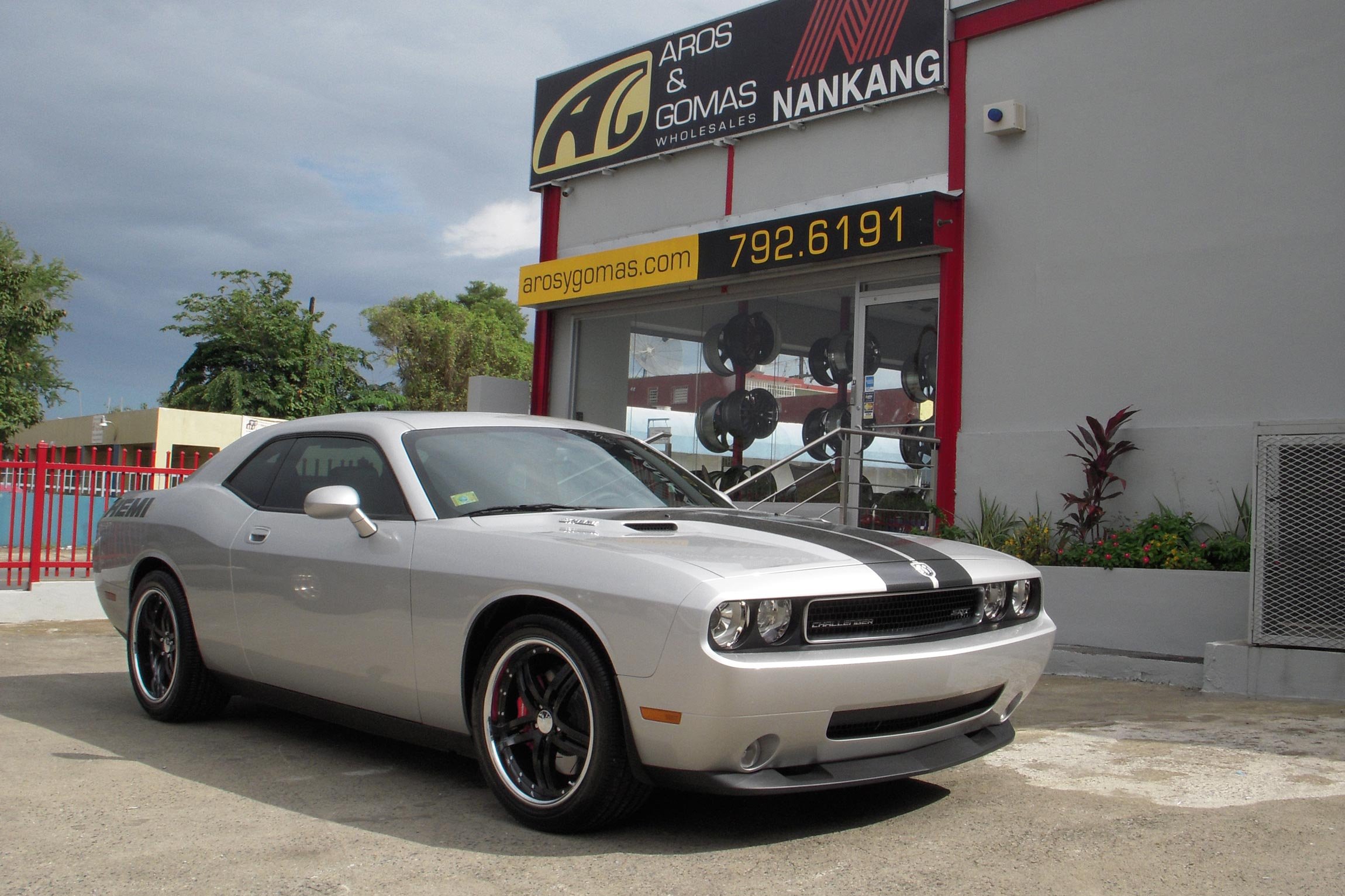 dodge challenger Wallpaper