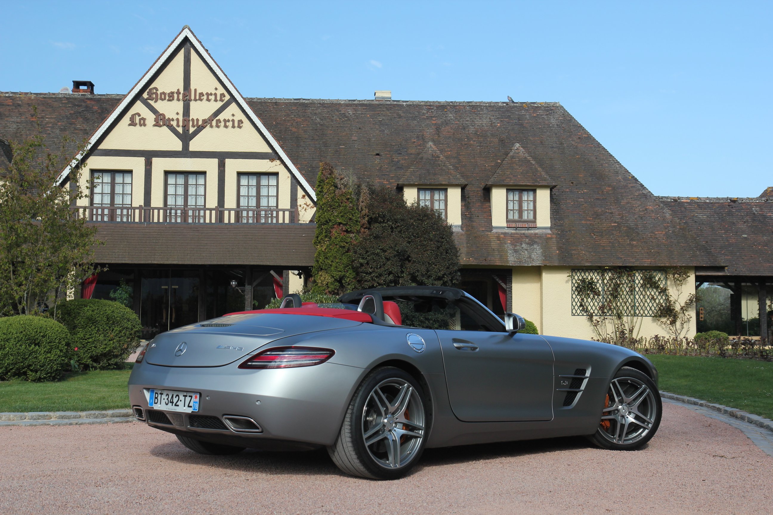 2012 mercedes sls roadster Wallpaper