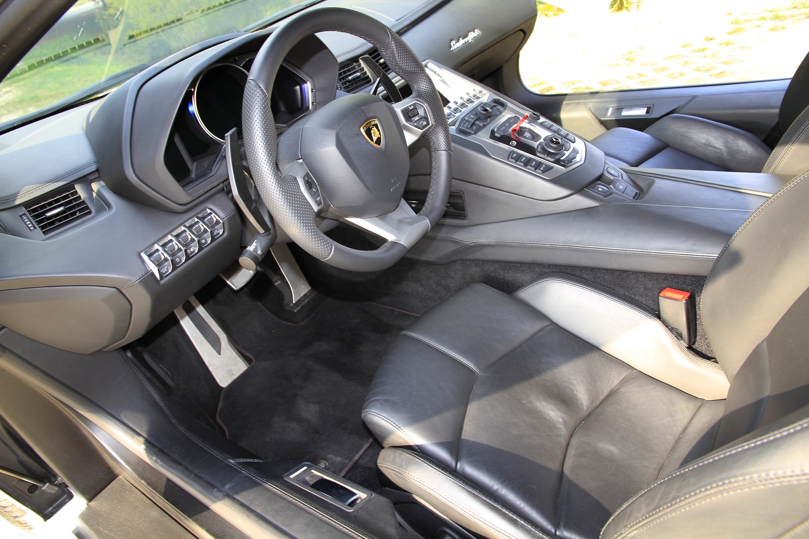 lamborghini aventado Wallpaper