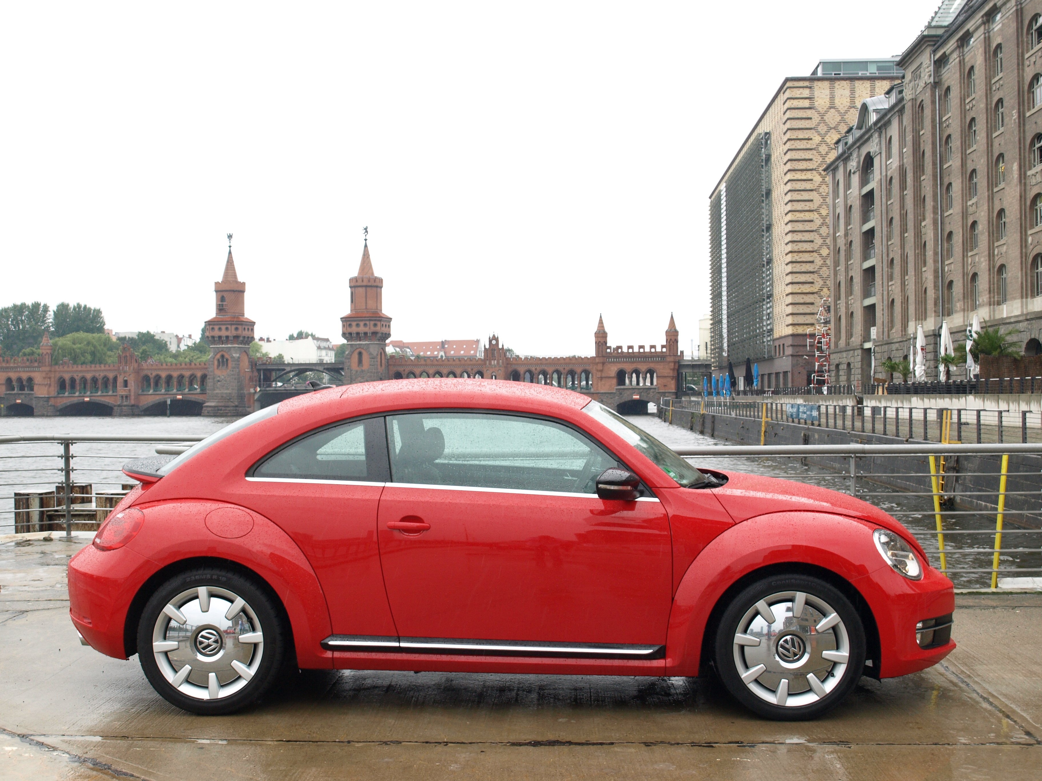 2011 volkswagen beetle Wallpaper