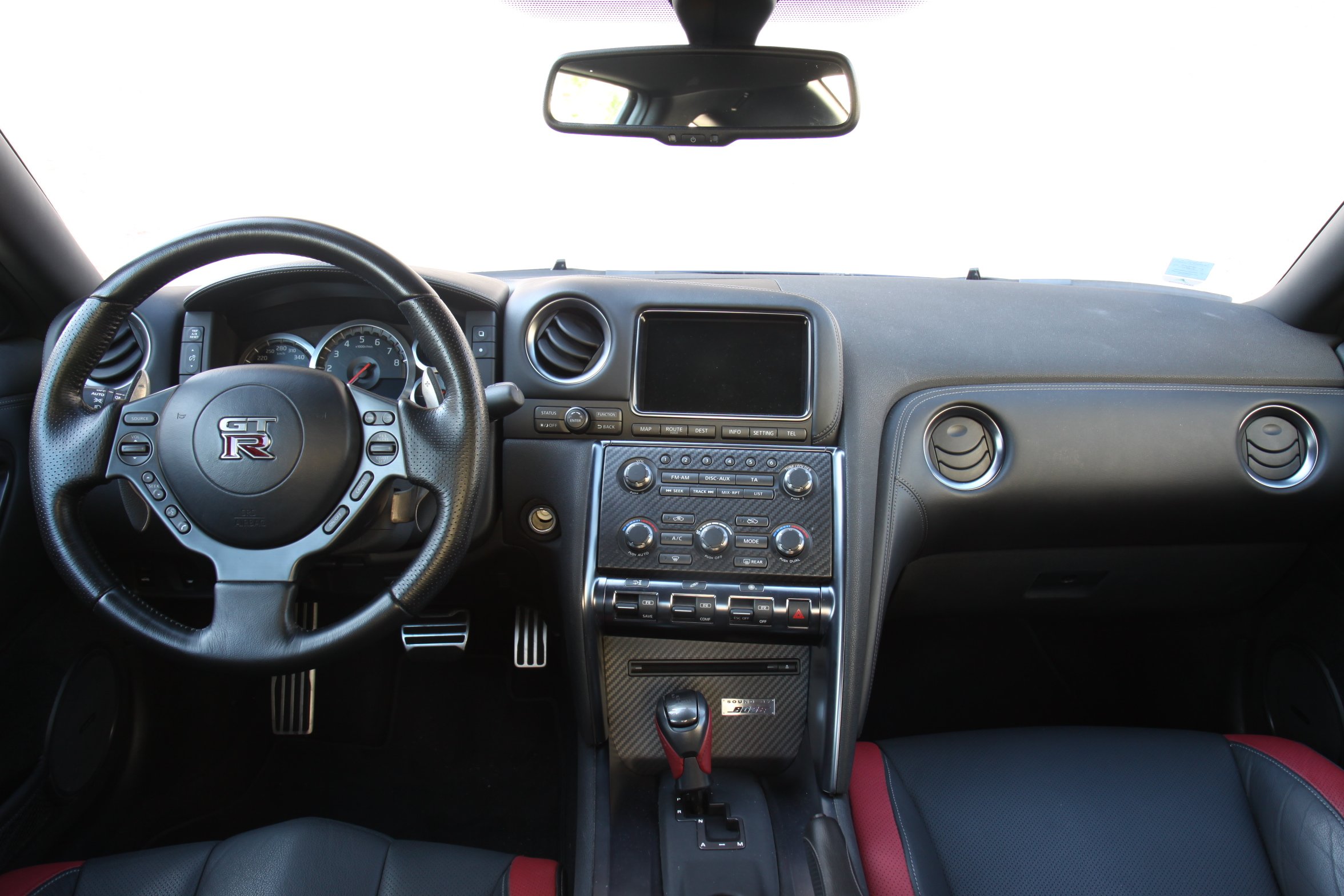 2011 nissan gtr Wallpaper