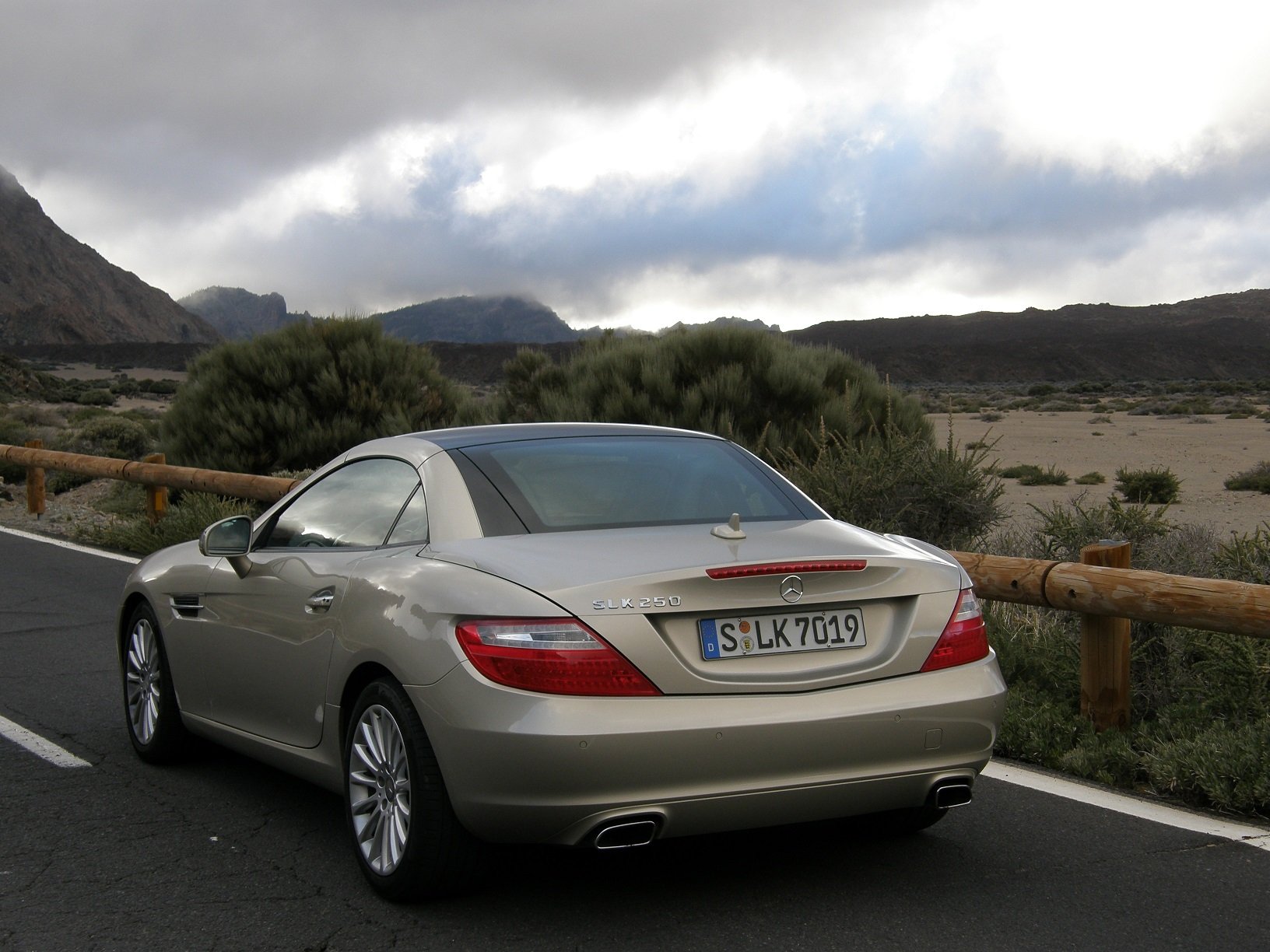 2011 mercedes slk 250 Wallpaper